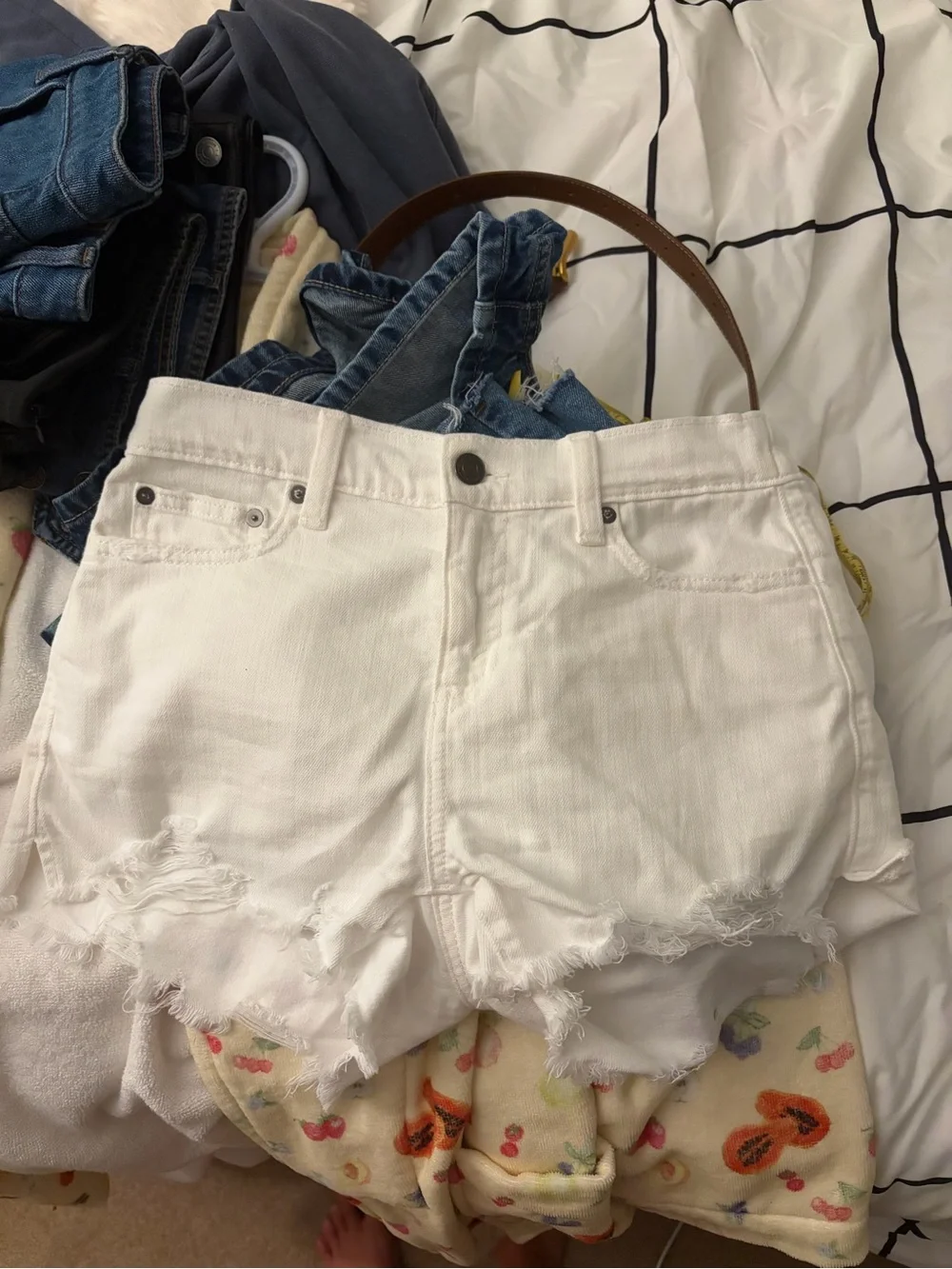 Aerie white denim shorts with frayed hem #summer #denim